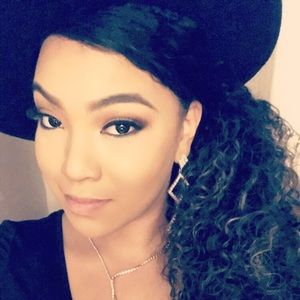 Meet your Posher, Desiree